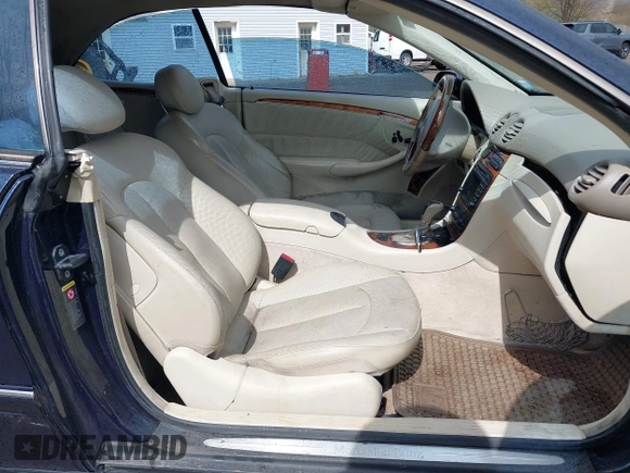 2004 Mercedes-Benz CLK 500 with VIN WDBTK75G94T023222, listed as a IAAI auction lot 42005920 with 203,524 mi miles and . Bid and sale history available at carsss.com. Image 5.