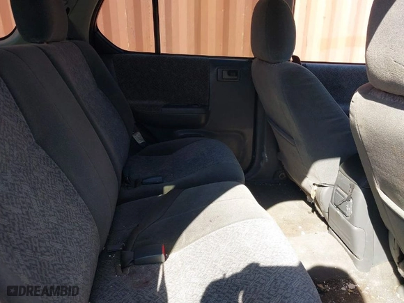 2002 Isuzu Rodeo S with VIN 4S2CK58WX24321556, listed as a IAAI auction lot 41405981 with 172,590 mi miles. Bid and sale history available at carsss.com. Image 8.