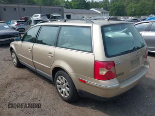 2001 Volkswagen Passat GLS z VIN WVWVD63B61E177862, wystawiony jako IAAI lot #42448342 z przebiegiem 129 455 mil mil oraz . Historia ofert i sprzedaży dostępna na DreamBid. Obrazek 3.