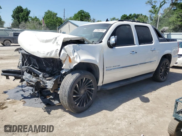 2010 Chevrolet Avalanche LTZ z VIN 3GNVKGE03AG178135, wystawiony jako Copart lot #57060705 z przebiegiem 137 675 mil mil oraz Szkoda całkowita • Salvage title. Historia ofert i sprzedaży dostępna na DreamBid. Obrazek 1.
