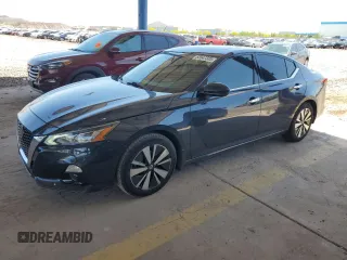 2020 Nissan Altima SV z VIN 1N4BL4DV6LC283624, wystawiony jako Copart lot #55547335 z przebiegiem 46 996 mil mil oraz Szkoda całkowita • Salvage title. Historia ofert i sprzedaży dostępna na DreamBid. Obrazek 1.