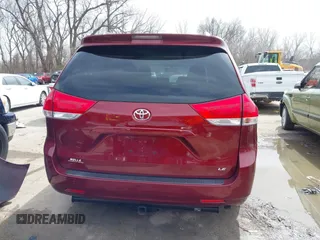 2011 Toyota Sienna LE AAS with VIN 5TDKK3DC7BS007097, listed as a IAAI auction lot 41802056 with 170,471 mi miles. Bid and sale history available at carsss.com. Image 17.