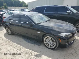 2015 BMW 5 Series 550i z VIN WBAKN9C5XFD960897, wystawiony jako Copart lot #68175054 z przebiegiem 164 761 mil mil oraz Czysty tytuł • Clean title. Historia ofert i sprzedaży dostępna na DreamBid. Obrazek 4.