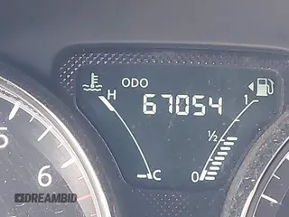 2019 Nissan Versa SV z VIN 3N1CN7AP2KL846643, wystawiony jako IAAI lot #41893371 z przebiegiem 67 054 mil mil oraz . Historia ofert i sprzedaży dostępna na DreamBid. Obrazek 16.