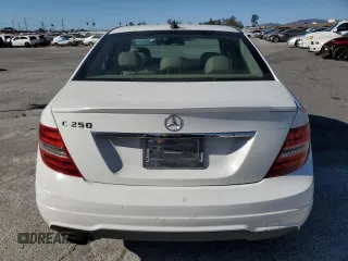 2014 Mercedes-Benz C 250 Sport z VIN WDDGF4HB6ER317770, wystawiony jako Copart lot #88786415 z przebiegiem 165 399 mil mil oraz Szkoda całkowita • Salvage title. Historia ofert i sprzedaży dostępna na DreamBid. Obrazek 6.