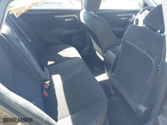 2015 Nissan Altima 2.5 with VIN 1N4AL3AP2FN301492, listed as a IAAI auction lot 41820546 with 147,567 mi miles. Bid and sale history available at carsss.com. Image 8.