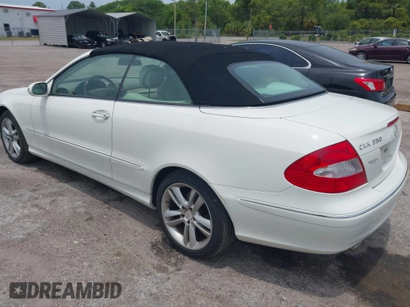 2008 Mercedes-Benz CLK 350 with VIN WDBTK56G98F236825, listed as a IAAI auction lot 42193752 with 127,318 mi miles and . Bid and sale history available at carsss.com. Image 3.