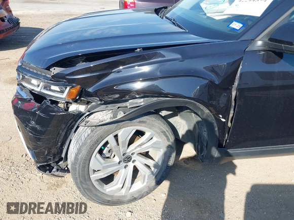 2022 Volkswagen Atlas SE with VIN 1V2KR2CA6NC532226, listed as a IAAI auction lot 42244894 with 33,767 mi miles and . Bid and sale history available at DreamBid. Image 6.