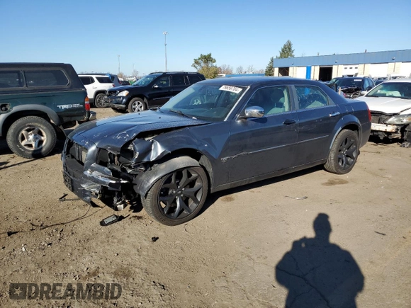 2007 Chrysler 300 C z VIN 2C3LK63H47H714753, wystawiony jako Copart lot #79659704 z przebiegiem 225 292 mil mil oraz Czysty tytuł • Clean title. Historia ofert i sprzedaży dostępna na DreamBid. Obrazek 1.
