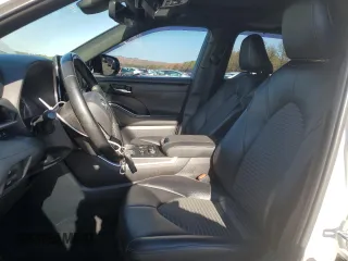 2022 Toyota Highlander XSE z VIN 5TDLZRBH7NS195870, wystawiony jako Copart lot #82544134 z przebiegiem 33 590 mil mil oraz Nie do naprawy • Non repairable. Historia ofert i sprzedaży dostępna na DreamBid. Obrazek 7.