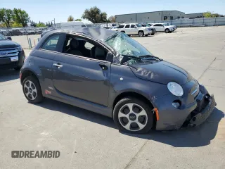 2015 FIAT 500e z VIN 3C3CFFGE4FT503658, wystawiony jako Copart lot #51550215 z przebiegiem 79 727 mil mil oraz Czysty tytuł • Clean title. Historia ofert i sprzedaży dostępna na DreamBid. Obrazek 4.