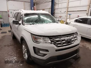2017 Ford Explorer XLT with VIN 1FM5K7D8XHGC60896, listed as a IAAI auction lot 41409272 with 111,545 mi miles and . Bid and sale history available at carsss.com. Image 1.