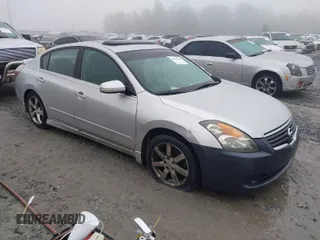 2008 Nissan Altima 3.5 SE with VIN 1N4BL21E48N452561, listed as a IAAI auction lot 41894861 with 188,824 mi miles. Bid and sale history available at carsss.com. Image 1.