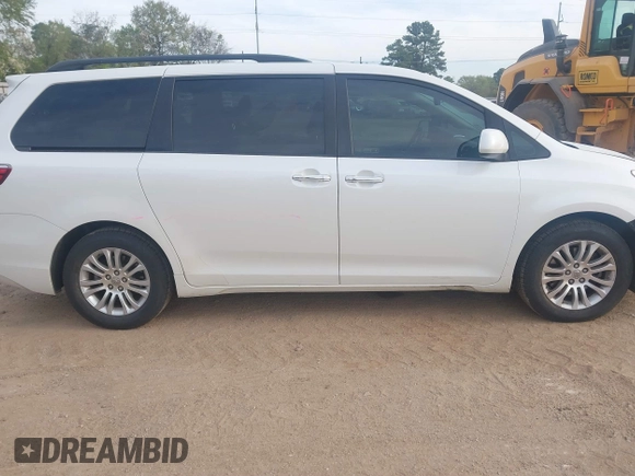 2015 Toyota Sienna XLE with VIN 5TDYK3DC8FS639221, listed as a IAAI auction lot 41891188 with 195,610 mi miles. Bid and sale history available at carsss.com. Image 13.