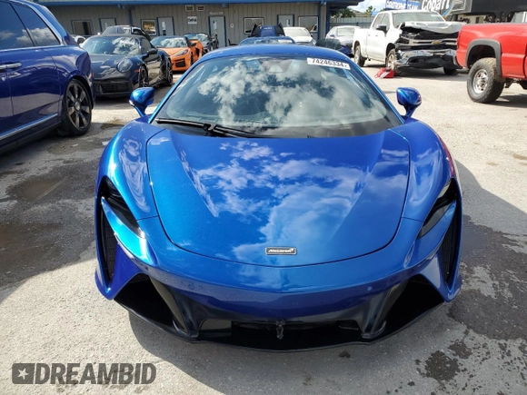 2024 McLaren Artura z VIN SBM16AEA2RW002389, wystawiony jako Copart lot #74246334 z przebiegiem 1374 mil mil oraz Nie do naprawy. Historia ofert i sprzedaży dostępna na DreamBid. Obrazek 5.