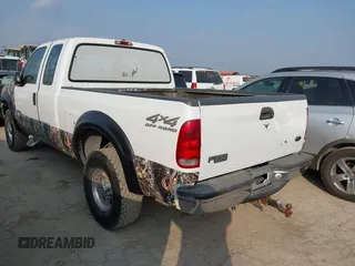 2000 Ford Super Duty F-250 XL with VIN 1FTNX21F0YEA34082, listed as a IAAI auction lot 42041351 with 431,351 mi miles. Bid and sale history available at carsss.com. Image 3.