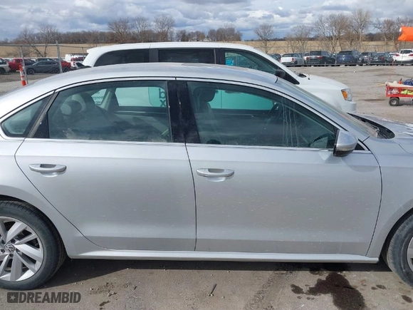 2018 Volkswagen Passat 2.0T SE with VIN 1VWBA7A31JC004790, listed as a IAAI auction lot 41863578 with 60,612 mi miles. Bid and sale history available at carsss.com. Image 13.