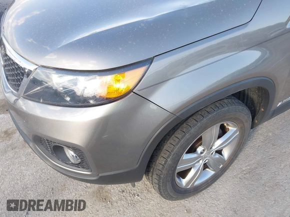 2012 Kia Sorento EX with VIN 5XYKUCA63CG300289, listed as a IAAI auction lot 41751407 with 141,310 mi miles. Bid and sale history available at carsss.com. Image 6.