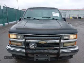 1999 Chevrolet Tahoe Z71 z VIN 1GNEK13R9XJ515820, wystawiony jako IAAI lot #42004125 z przebiegiem 251 184 mil mil oraz . Historia ofert i sprzedaży dostępna na DreamBid. Obrazek 6.