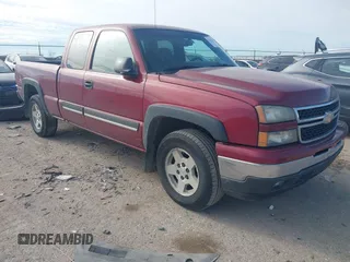 2006 Chevrolet Silverado 1500 LT1 with VIN 1GCEK19B66Z182768, listed as a IAAI auction lot 41262236 with 275,734 mi miles. Bid and sale history available at carsss.com. Image 1.