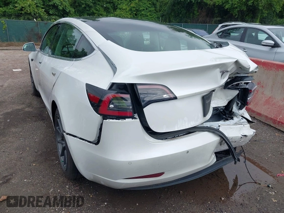 2019 Tesla Model 3 Mid Range z VIN 5YJ3E1EA7KF299755, wystawiony jako IAAI lot #42354352 z przebiegiem Nie podano mil oraz . Historia ofert i sprzedaży dostępna na DreamBid. Obrazek 11.