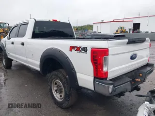 2018 Ford Super Duty F-250 SRW XL with VIN 1FT7W2BTXJEB84089, listed as a IAAI auction lot 40456238 with 180,297 mi miles. Bid and sale history available at carsss.com. Image 3.