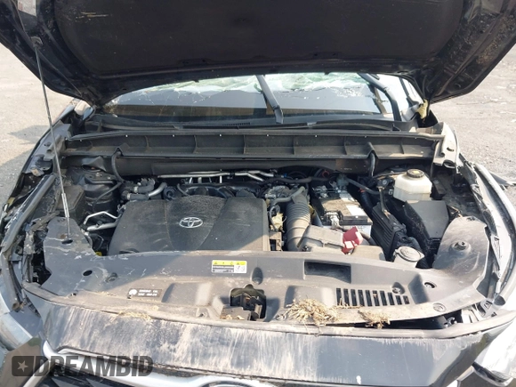 2022 Toyota Highlander XLE with VIN 5TDGZRBH0NS218066, listed as a IAAI auction lot 42461816 with 61,789 mi miles and . Bid and sale history available at DreamBid. Image 10.