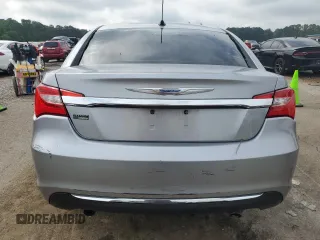 2013 Chrysler 200 Touring z VIN 1C3CCBBG8DN528490, wystawiony jako Copart lot #53862035 z przebiegiem 187 812 mil mil oraz Szkoda całkowita • Salvage title. Historia ofert i sprzedaży dostępna na DreamBid. Obrazek 6.