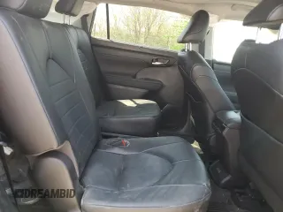 2022 Toyota Highlander XLE z VIN 5TDGZRBH6NS234336, wystawiony jako Copart lot #53571865 z przebiegiem 17 432 mil mil oraz Szkoda całkowita • Salvage title. Historia ofert i sprzedaży dostępna na DreamBid. Obrazek 11.