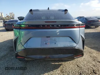 2024 Lexus RZ 300e Premium с VIN JTJABABB2RA003229, выставлен на аукционе Copart как лот 55311235 с пробегом 2 759 миль миль и Списание • Salvage title. История ставок и продаж доступна на DreamBid. Изображение 6.