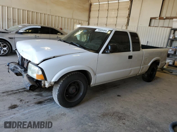 2002 GMC Sonoma SL with VIN 1GTCS19W828203307, listed as a Copart auction lot 74585494 with 106,956 mi miles and Salvage Title. Bid and sale history available at carsss.com. Image 1.