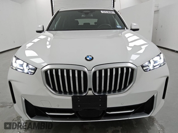 2024 BMW X5 xDrive40i z VIN 5UX23EU01R9T52728, wystawiony jako Copart lot #49401515 z przebiegiem 512 mil mil oraz Tytuł czysty. Historia ofert i sprzedaży dostępna na DreamBid. Obrazek 5.