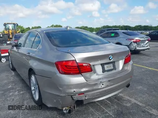 2011 BMW 5 Series 535i z VIN WBAFR7C50BC803633, wystawiony jako IAAI lot #42281444 z przebiegiem 240 903 mil mil oraz . Historia ofert i sprzedaży dostępna na DreamBid. Obrazek 6.