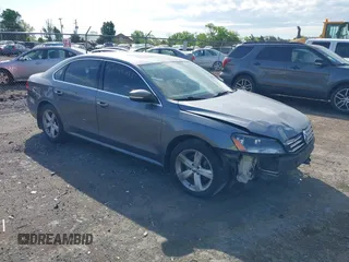 2013 Volkswagen Passat SE с VIN 1VWBP7A36DC116035, выставлен на аукционе IAAI как лот 42086283 с пробегом 154 268 миль миль и . История ставок и продаж доступна на DreamBid. Изображение 1.