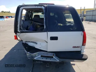 1998 GMC Suburban z VIN 3GKFK16R0WG502287, wystawiony jako Copart lot #62323314 z przebiegiem 181 638 mil mil oraz Szkody całkowita. Historia ofert i sprzedaży dostępna na DreamBid. Obrazek 6.