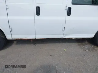 2005 Chevrolet Express Cargo z VIN 1GCFG15X351177337, wystawiony jako IAAI lot #42797099 z przebiegiem 213 881 mil mil oraz . Historia ofert i sprzedaży dostępna na DreamBid. Obrazek 6.