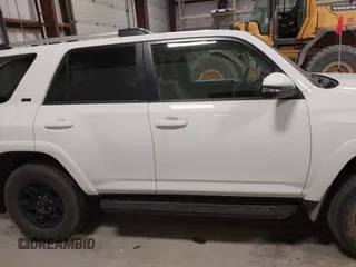 2022 Toyota 4Runner SR5 Premium с VIN JTENU5JR1N6056873, выставлен на аукционе IAAI как лот 42060542 с пробегом 41 883 миль миль и . История ставок и продаж доступна на DreamBid. Изображение 14.