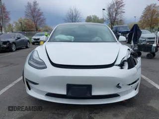 2020 Tesla Model 3 Standard Range Plus z VIN 5YJ3E1EA3LF590450, wystawiony jako IAAI lot #42026296 z przebiegiem 68 242 mil mil oraz . Historia ofert i sprzedaży dostępna na DreamBid. Obrazek 11.