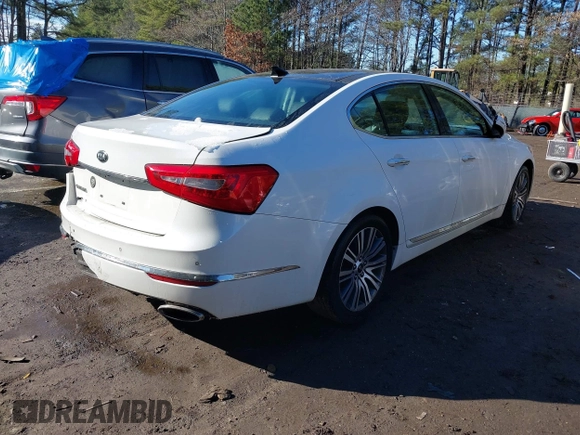 2015 Kia Cadenza Premium with VIN KNALN4D78F5180348, listed as a IAAI auction lot 41307129 with 61,924 mi miles. Bid and sale history available at carsss.com. Image 4.