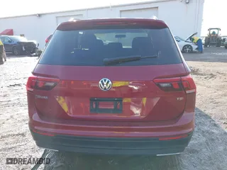 2018 Volkswagen Tiguan S with VIN 3VV1B7AX2JM050594, listed as a IAAI auction lot 41681117 with 134,654 mi miles. Bid and sale history available at carsss.com. Image 16.