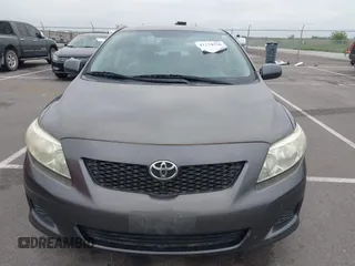 2009 Toyota Corolla z VIN JTDBL40E99J047697, wystawiony jako IAAI lot #42274336 z przebiegiem 184 756 mil mil oraz . Historia ofert i sprzedaży dostępna na DreamBid. Obrazek 6.
