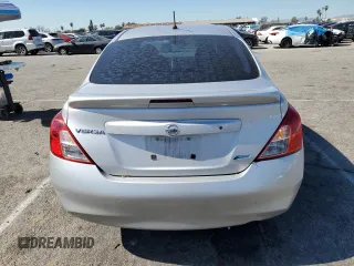 2013 Nissan Versa S Plus z VIN 3N1CN7AP2DL856494, wystawiony jako Copart lot #47130355 z przebiegiem 141 879 mil mil oraz Szkoda całkowita • Salvage title. Historia ofert i sprzedaży dostępna na DreamBid. Obrazek 6.