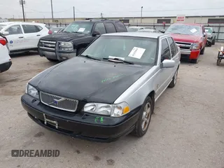 1999 Volvo S70 z VIN YV1LS55A1X1602832, wystawiony jako IAAI lot #41419464 z przebiegiem 243 610 mil mil oraz . Historia ofert i sprzedaży dostępna na DreamBid. Obrazek 2.