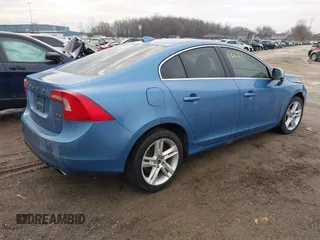 2014 Volvo S60 T5 z VIN YV1612FH1E2274829, wystawiony jako IAAI lot #41712251 z przebiegiem 87 269 mil mil oraz . Historia ofert i sprzedaży dostępna na DreamBid. Obrazek 4.