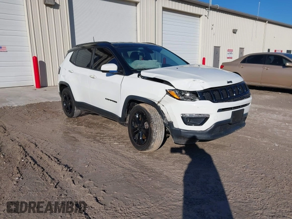 2018 Jeep Compass Latitude with VIN 3C4NJCBB3JT407916, listed as a IAAI auction lot 41333657 with 84,929 mi miles. Bid and sale history available at carsss.com. Image 1.