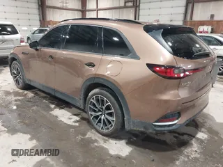 2025 Mazda CX-70 Premium Plus z VIN JM3KJEHA0S1100457, wystawiony jako IAAI lot #41559911 z przebiegiem 9 163 mil mil oraz . Historia ofert i sprzedaży dostępna na DreamBid. Obrazek 3.