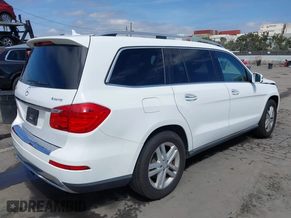 2015 Mercedes-Benz GL-Class GL 450 with VIN 4JGDF6EEXFA597082, listed as a IAAI auction lot 41882798 with 94,340 mi miles. Bid and sale history available at carsss.com. Image 4.