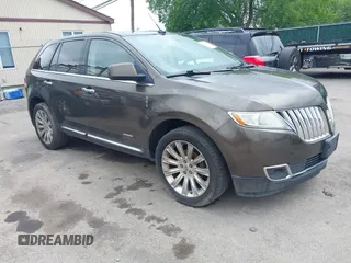2011 Lincoln MKX z VIN 2LMDJ8JK5BBJ14834, wystawiony jako IAAI lot #42456295 z przebiegiem 171 966 mil mil oraz . Historia ofert i sprzedaży dostępna na DreamBid. Obrazek 1.