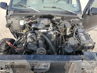 1996 GMC Sierra 1500 with VIN 2GTEC19W7T1539525, listed as a Copart auction lot 48338885 with 175,582 mi miles and Salvage Title. Bid and sale history available at DreamBid. Image 11.