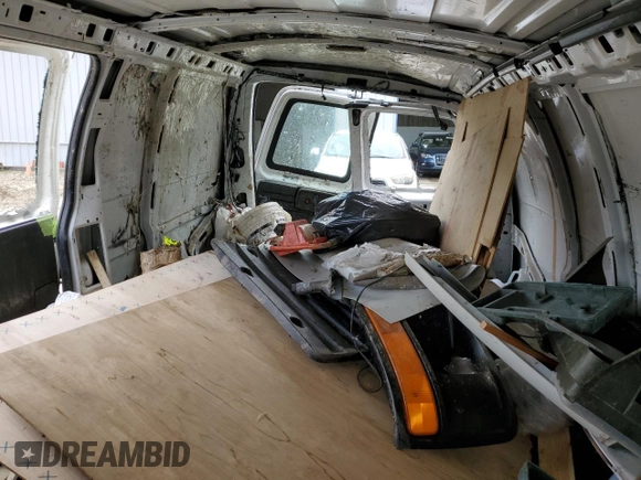 2008 Chevrolet Express Cargo z VIN 1GCFG15X581215851, wystawiony jako Copart lot #55747555 z przebiegiem Nie podano mil oraz Szkoda całkowita • Salvage title. Historia ofert i sprzedaży dostępna na DreamBid. Obrazek 10.